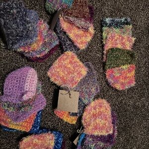 Multicolor Knit Bath Accessories Set